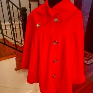 Beautiful NY Collection red cape fully lined beautiful gold buttons EUC